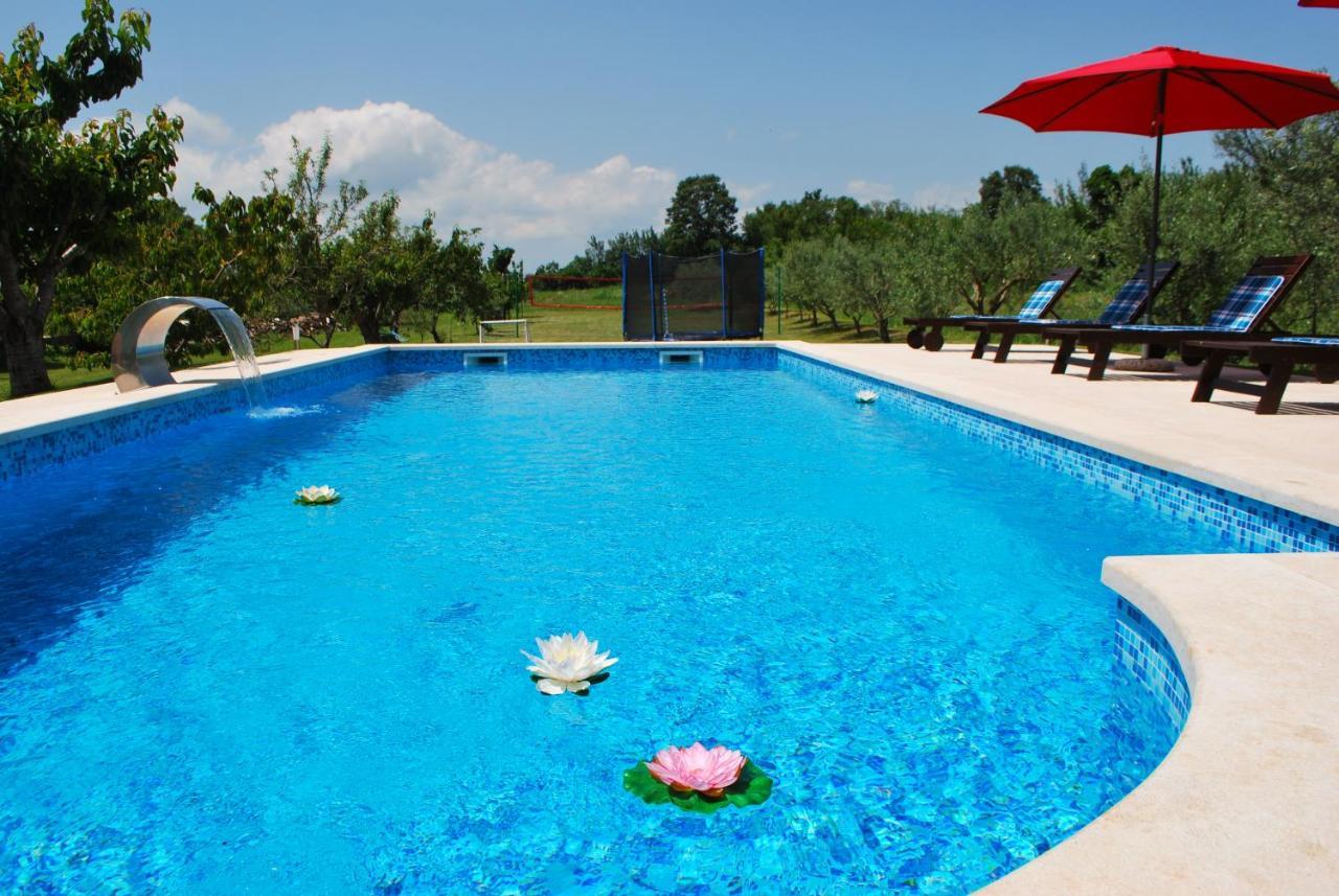 Villa Dorina Barban Bagian luar foto