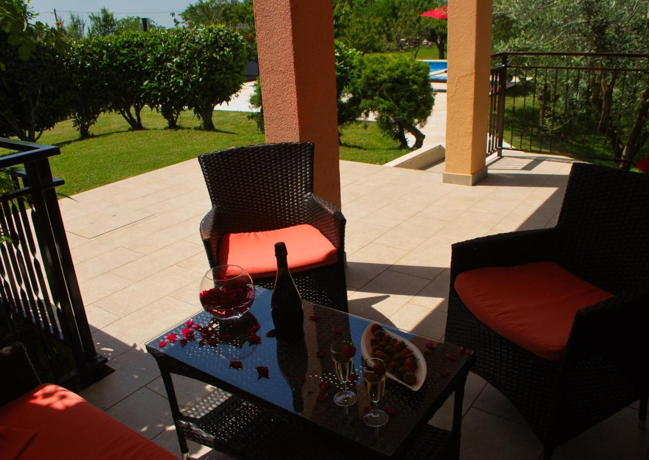 Villa Dorina Barban Bagian luar foto