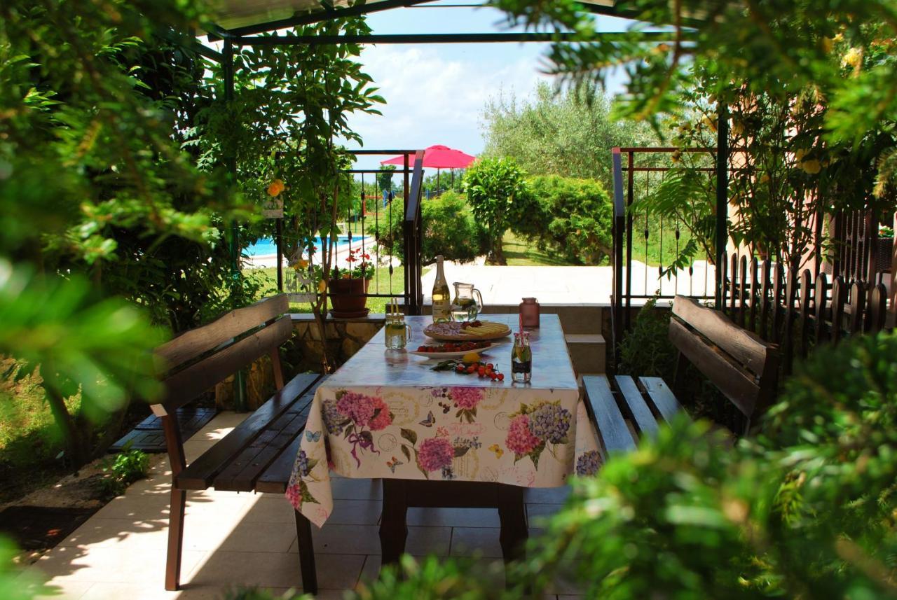Villa Dorina Barban Bagian luar foto