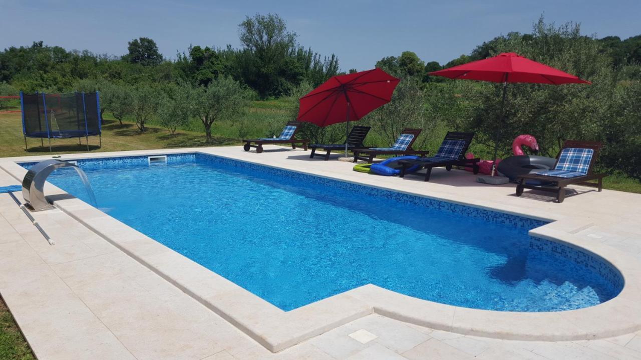 Villa Dorina Barban Bagian luar foto