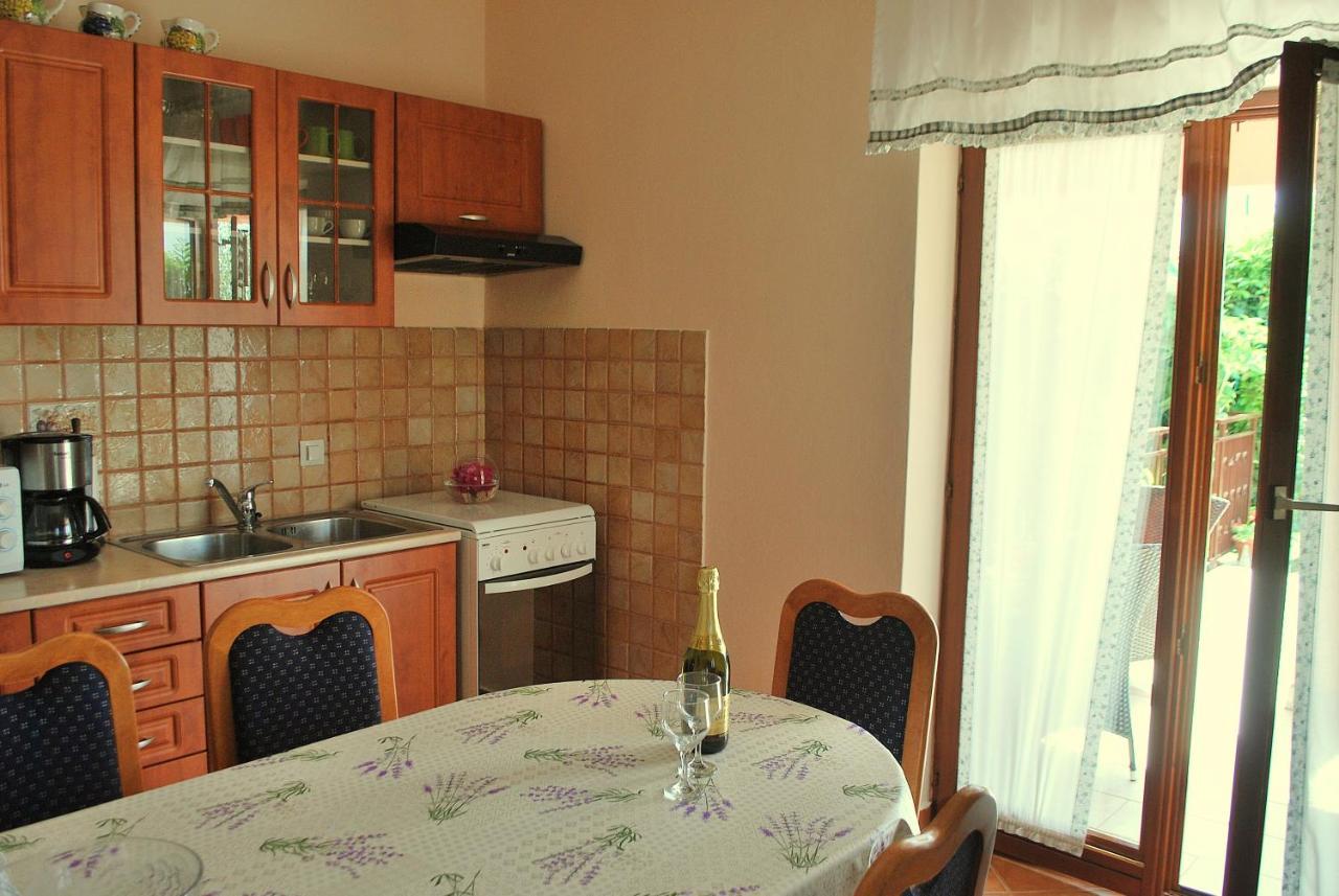 Villa Dorina Barban Bagian luar foto