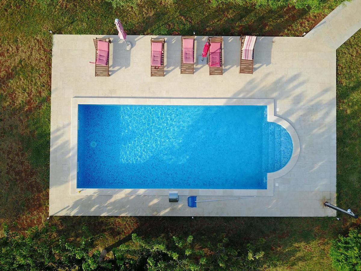 Villa Dorina Barban Bagian luar foto