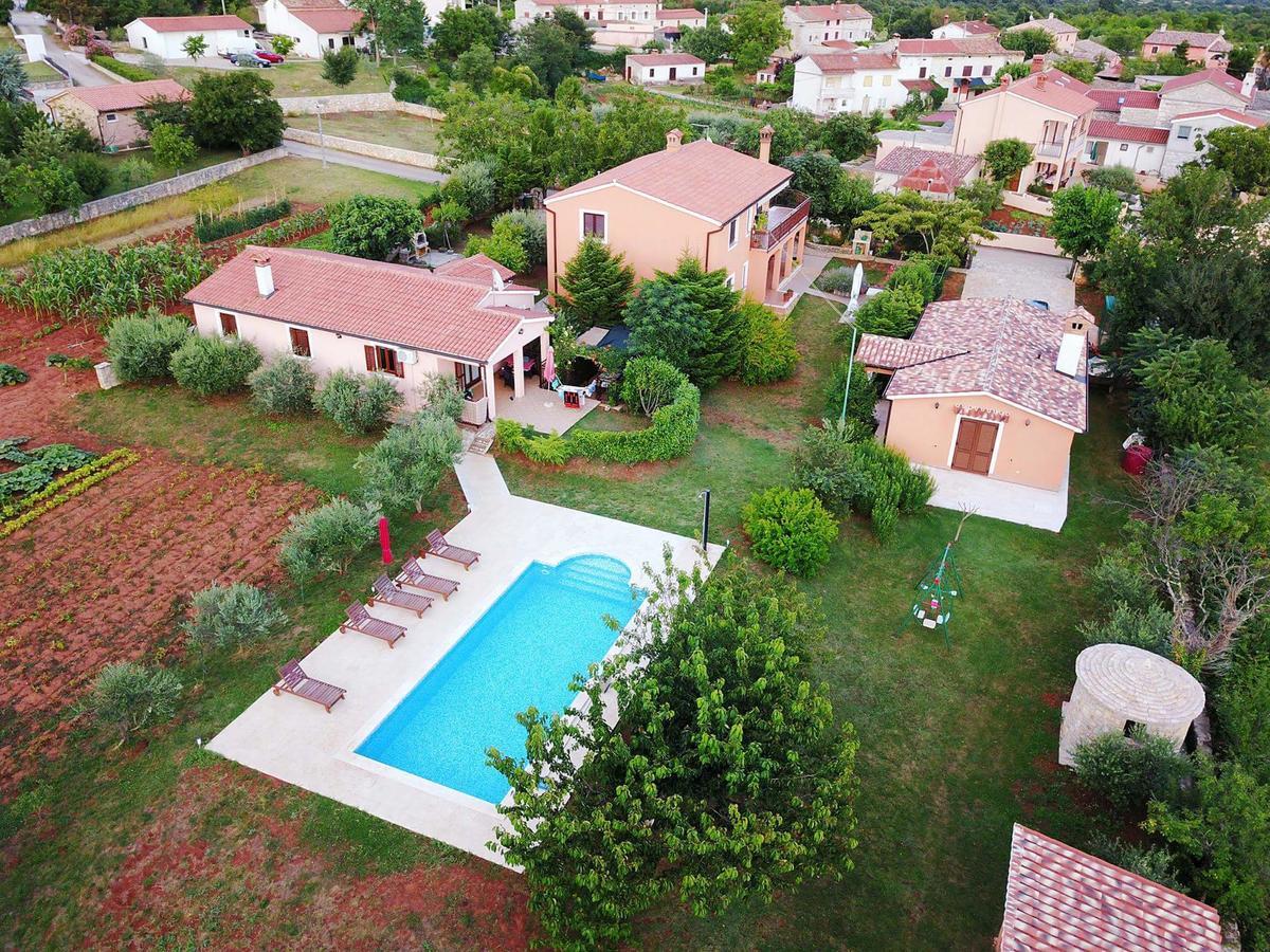 Villa Dorina Barban Bagian luar foto